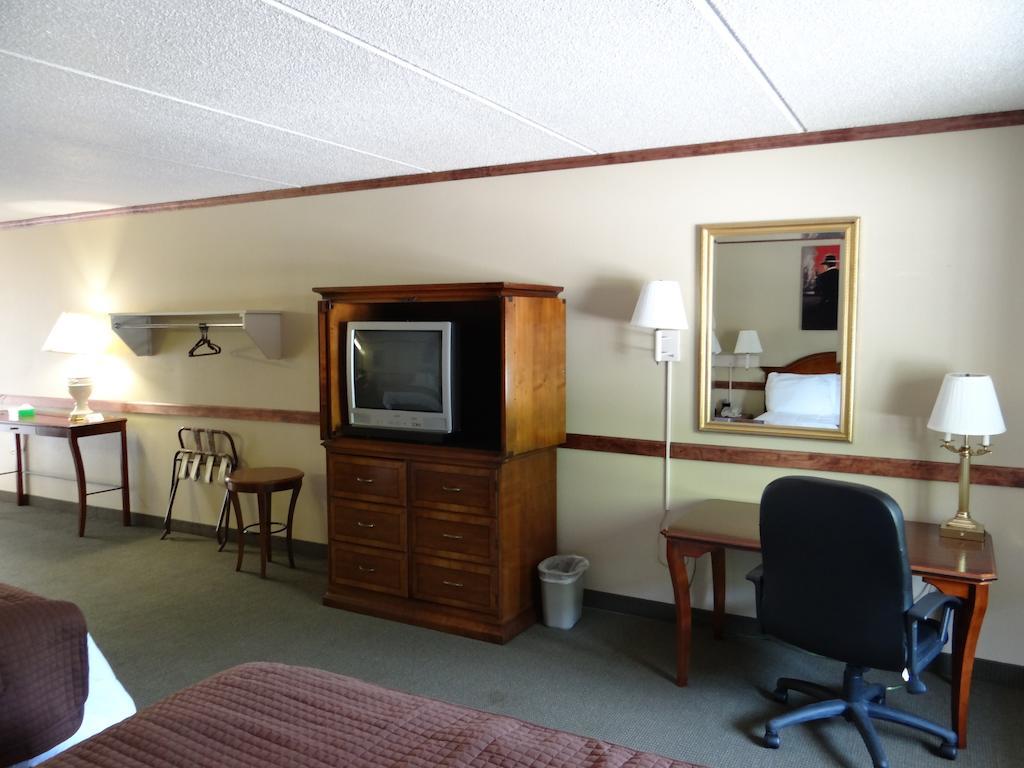 Cherokee Lodge Room photo